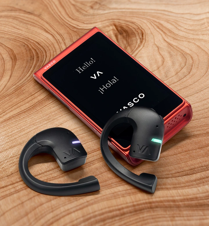 Férfi kattintson a fordító fejhallgató beállításaira a Vasco V4 készülékben