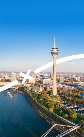 Kilátás a düsseldorfi TV-toronyra (Rheinturm), a város sziluettjének jellegzetes nevezetessége.